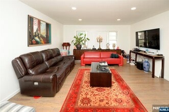 42 Kershner Pl in Fair Lawn, NJ - Building Photo - Building Photo