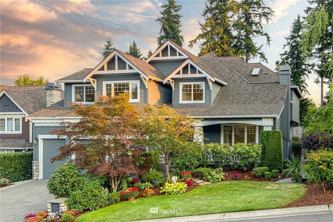 13711 NE 135th Pl in Kirkland, WA - Building Photo