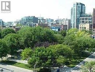 352 Front St W in Toronto, ON - Building Photo