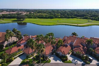 7317 Regina Royale Blvd in Sarasota, FL - Building Photo - Building Photo