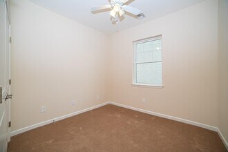 6 Sophia Ct-Unit -6 in West Babylon, NY - Building Photo - Building Photo
