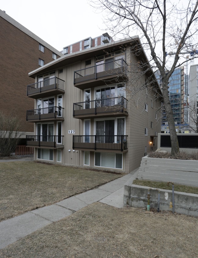 Alumni Apartments in Calgary, AB - Building Photo - Building Photo
