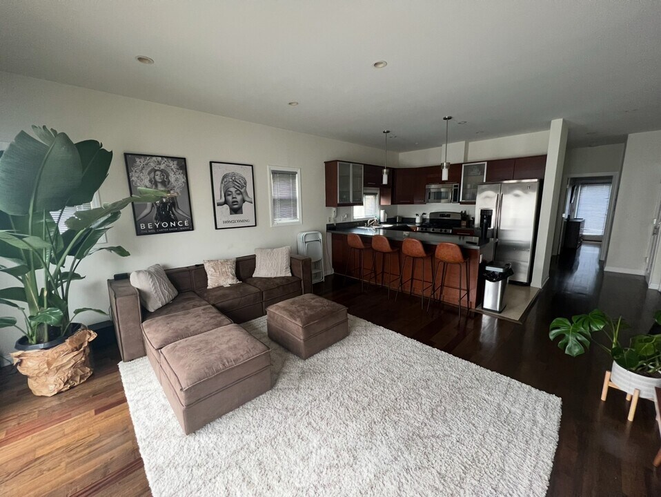 635 N Windsor Blvd in Los Angeles, CA - Foto de edificio