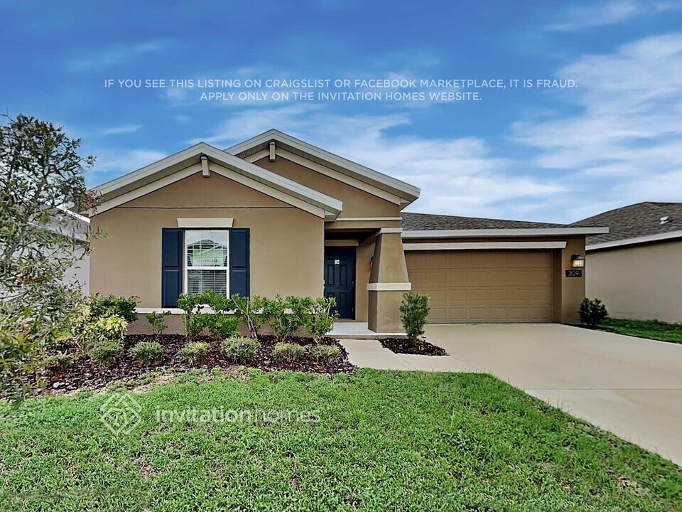 3091 Blue Bonnet Ln in Osteen, FL - Building Photo