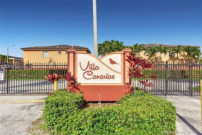 7701 W 36th Ave in Hialeah Gardens, FL - Building Photo - Building Photo