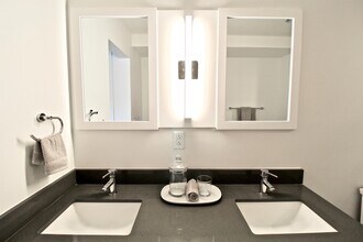 3835 Main St-Unit -304 in Kansas City, MO - Building Photo - Building Photo