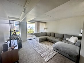 2333 Kapiolani Blvd in Honolulu, HI - Building Photo - Building Photo