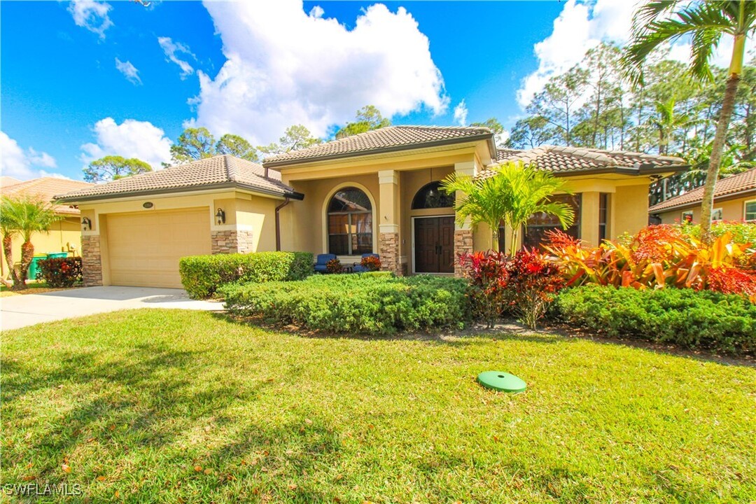 14864 Indigo Lakes Cir in Naples, FL - Foto de edificio