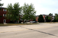 The Villas at the Station - for Residents 55+ in Oak Creek, WI - Foto de edificio - Building Photo