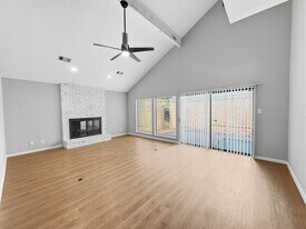 168 Old Bridge Lake St in Houston, TX - Building Photo