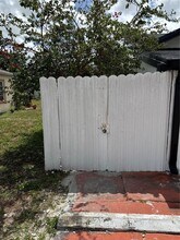 650 NE 1st Pl in Hialeah, FL - Building Photo - Building Photo