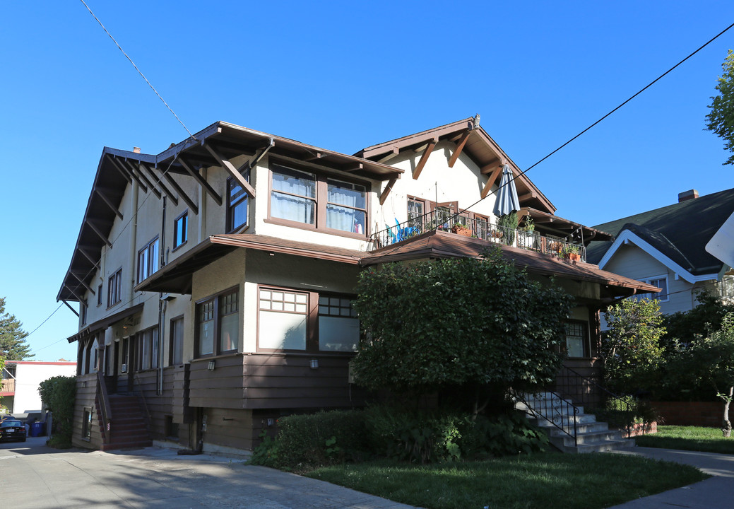 2618 College Ave in Berkeley, CA - Foto de edificio