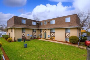 Legends Pointe in Canton, OH - Building Photo