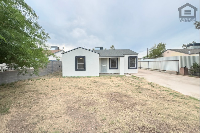 property at 2517 E Culver St