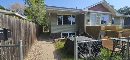 1011 5th Ave SE, Unit 2 in Minot, ND - Foto de edificio - Building Photo