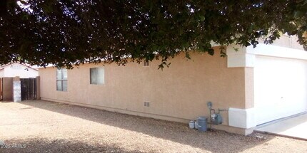 1015 S Slater Cir in Mesa, AZ - Foto de edificio - Building Photo