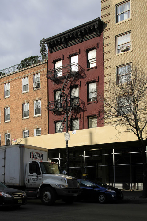 373 Avenue of the Americas in New York, NY - Building Photo