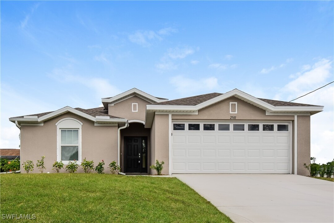 2501 NW 28th Terrace in Cape Coral, FL - Building Photo