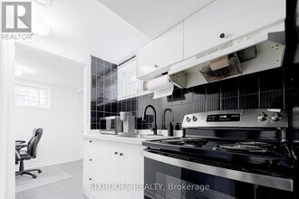 332 Homewood Ave in Toronto, ON - Building Photo - Building Photo