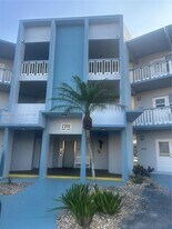 2300 Park Ln in Hollywood, FL - Building Photo
