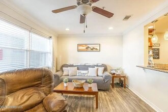 1282 Beach Blvd, Unit 213 in Biloxi, MS - Building Photo - Building Photo