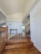 23423 Vía Boscana in Valencia, CA - Building Photo - Building Photo