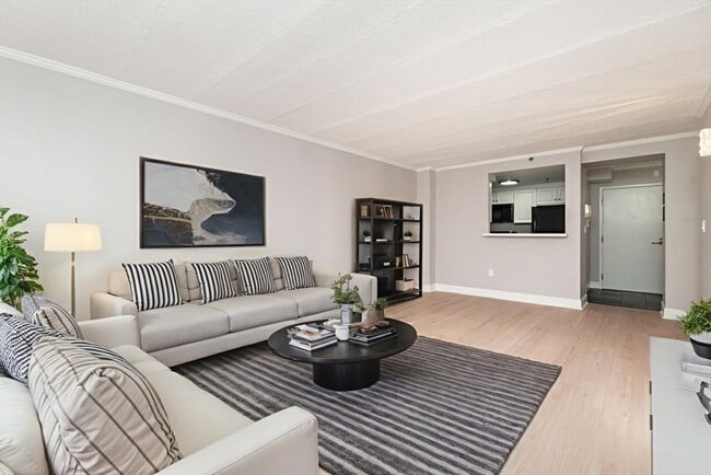 1933 Commonwealth Ave in Boston, MA - Building Photo - Building Photo