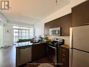 88 Sheppard Ave E in Toronto, ON - Building Photo - Building Photo