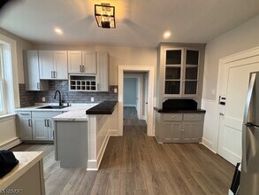 230 Watchung Ave, Unit 5 in West Orange, NJ - Foto de edificio - Building Photo