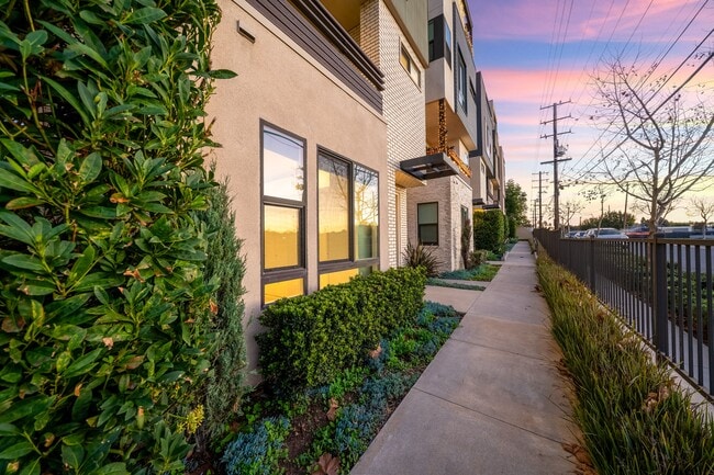 1650 Pomona Ave in Costa Mesa, CA - Building Photo - Building Photo