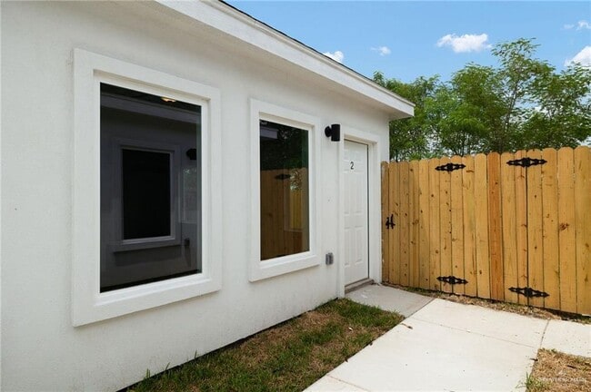 22 Acacia St in Alamo, TX - Building Photo - Building Photo