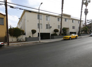 3555 San Marino St in Los Angeles, CA - Building Photo - Building Photo