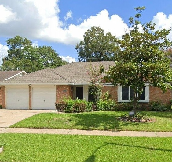 property at 13711 Oleoke Ln