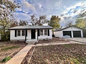 307 W Gibson in Thorndale, TX - Building Photo