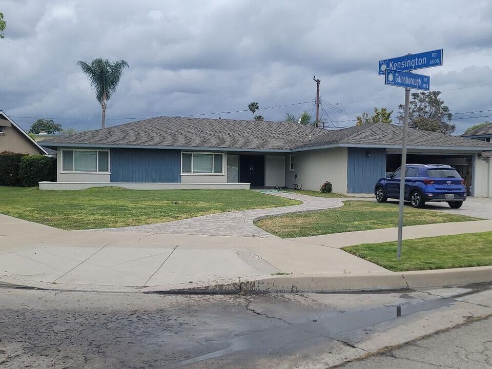 3139 E Gainsborough Rd in Orange, CA - Foto de edificio