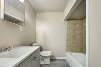5335 Burgundy St in New Orleans, LA - Foto de edificio - Building Photo
