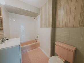 156 River Road Ext, Unit 1 in Cos Cob, CT - Building Photo - Building Photo