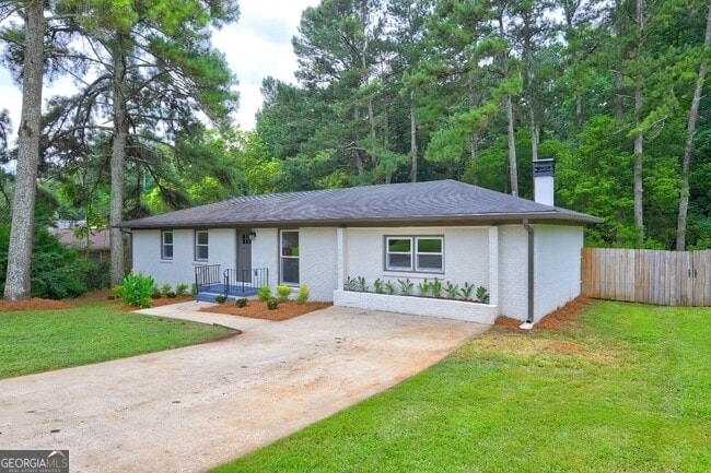 215 Fond Ct in Palmetto, GA - Building Photo - Building Photo