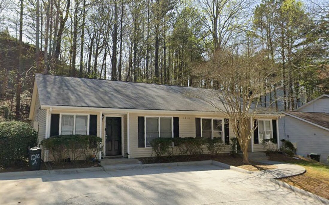 1210 Oakplace Dr SW, Unit A in Marietta, GA - Foto de edificio