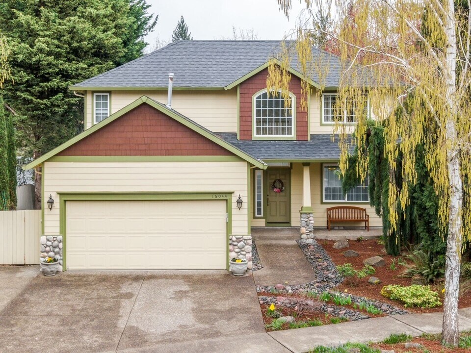 16044 SE Flavel Dr in Portland, OR - Building Photo
