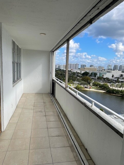 1170 N Federal Hwy, Unit 1110 in Fort Lauderdale, FL - Foto de edificio - Building Photo