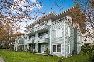 Oaklake Apartments in Seattle, WA - Building Photo - Other