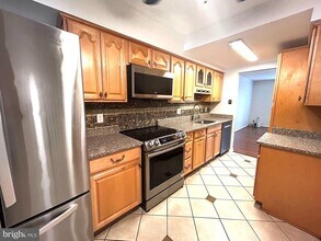 6476 O'Hara Ct Dr in Springfield, VA - Building Photo - Building Photo