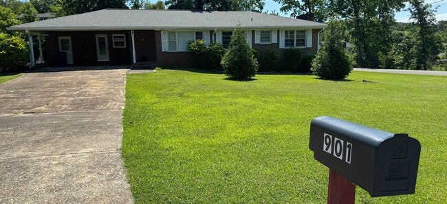 property at 901 4th Ave NE