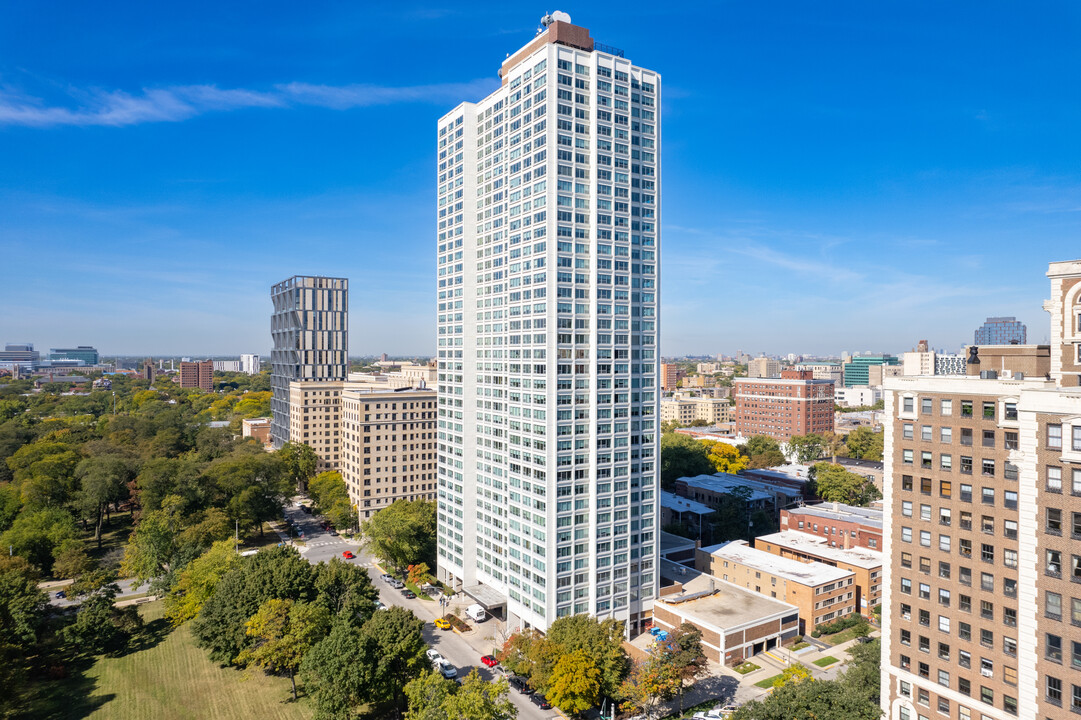 1700 E 56th St in Chicago, IL - Foto de edificio