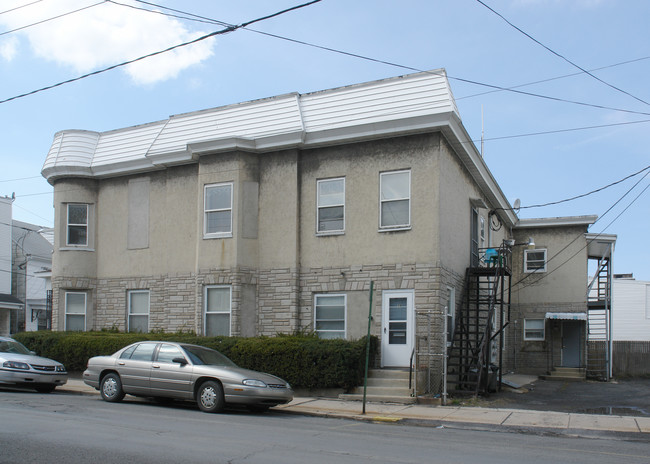 39 W Oak St in Shenandoah, PA - Building Photo - Building Photo