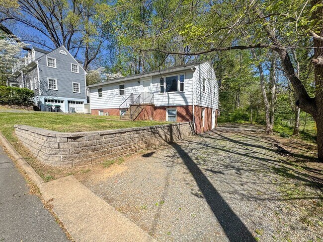 107 Park Ln W in Charlottesville, VA - Building Photo - Building Photo