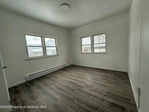 375 Grove St in Scranton, PA - Building Photo - Building Photo