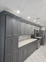 8236 9th Ct in Plantation, FL - Building Photo