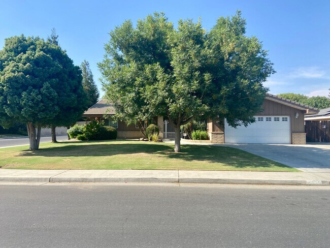 property at 7912 Westdumfries Ct